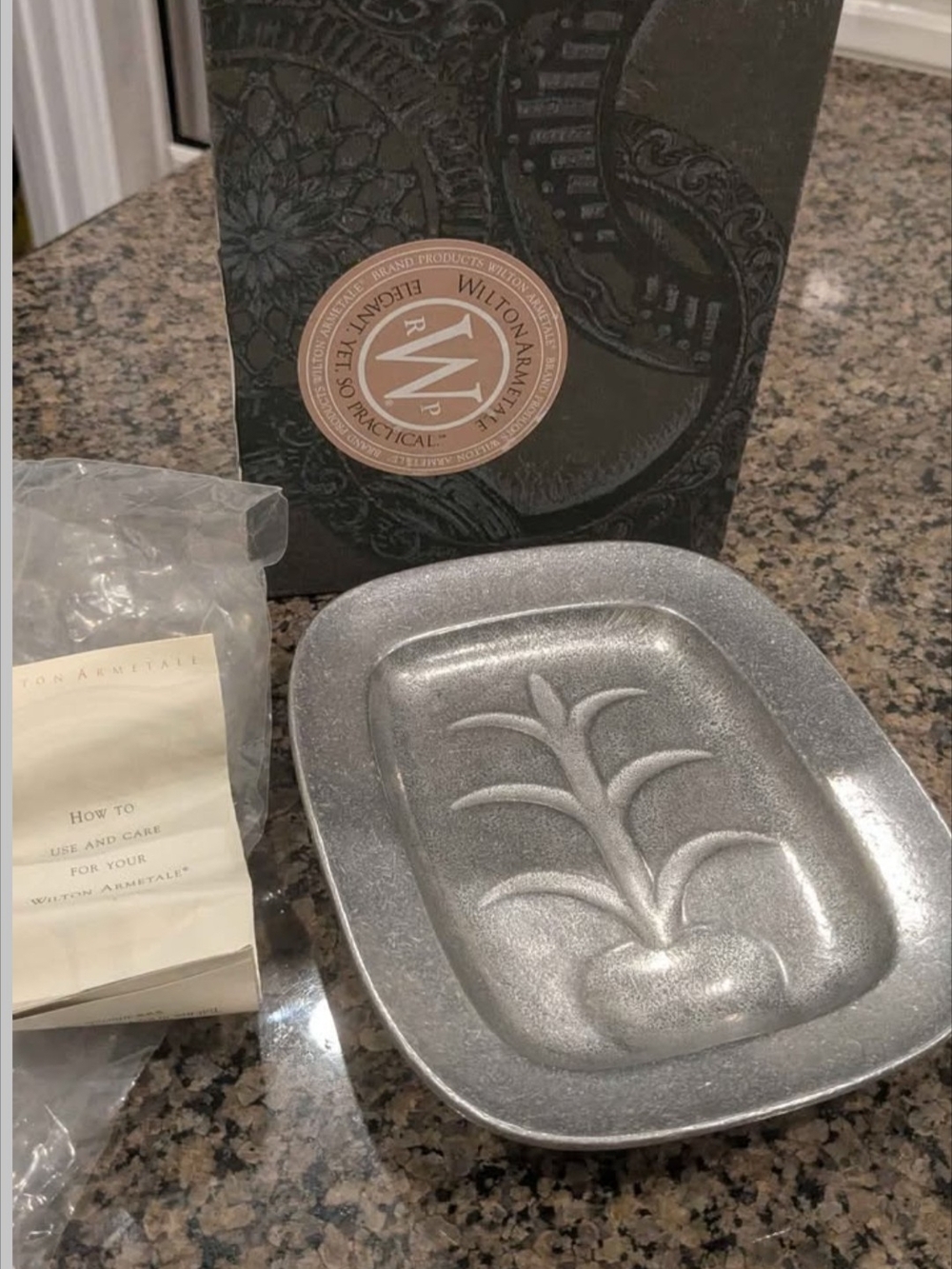 Nwt Wilton Armetale Metallic Silver Embossed Botanical Serving Platter
